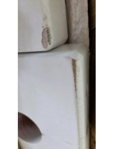 KINDER 1 - 220-in Weiss - TEIL DER SEITE AN DER KNÜPFUNG - KRATZER / ABPLITZENDE LACKIERUNG